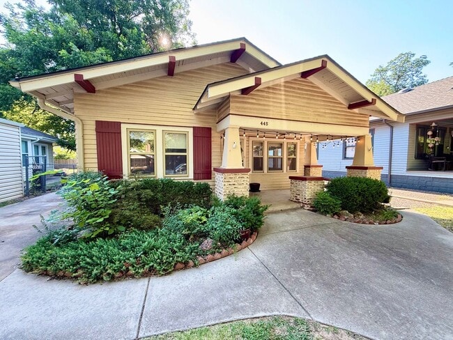 Building Photo - Walk to OU - 2/1 + Office