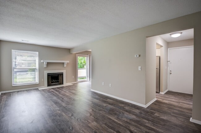 Photo - Lakeside Crossing at Eagle Creek Apartments and Townhomes