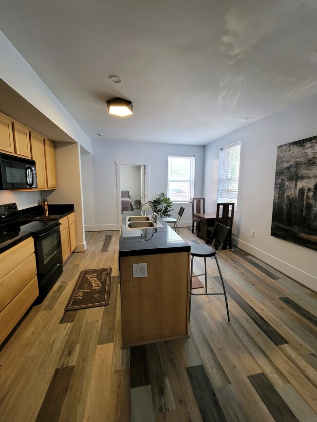 Large Eat-In Kitchen - 206 Mulberry St Condo Unit 3