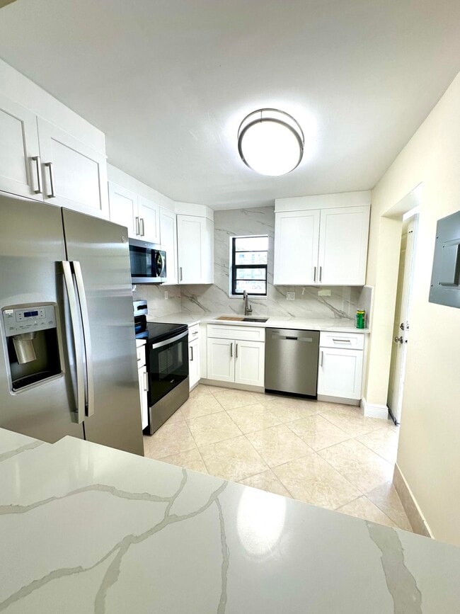 Building Photo - 9440 SW 8th St Unit 109 Rental
