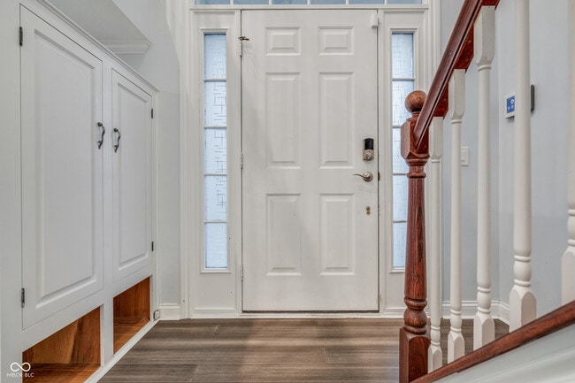 Photo - 2068 Broughton St