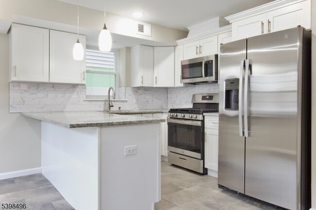 Photo - 32 Garibaldi Ave