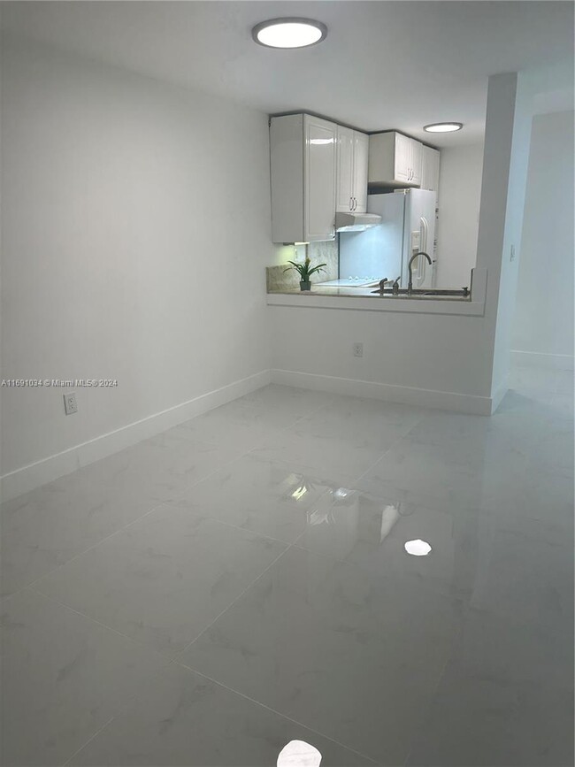 Photo - 210 SW 11th St Condominio Unidad 506