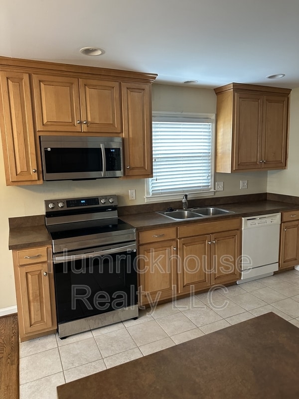 Photo - 1133 Wimbledon Rd