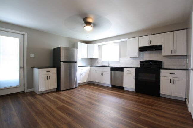 Building Photo - 709 Coulter St