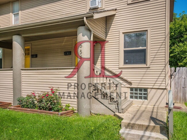 Photo - 954 Stanley Ave