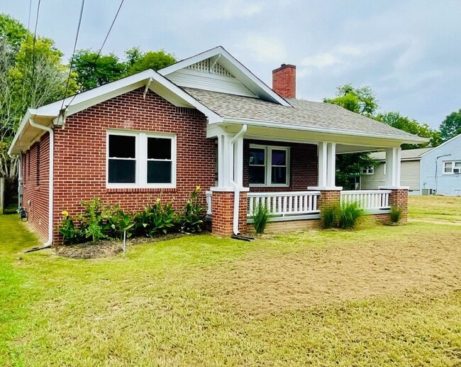 Building Photo - Section 8 Approved 3bedroom 1 Bath Rental