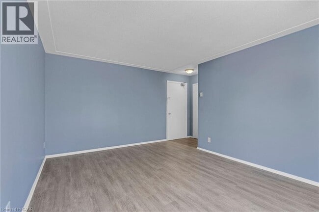 Photo - 16 East Ave Unité 5