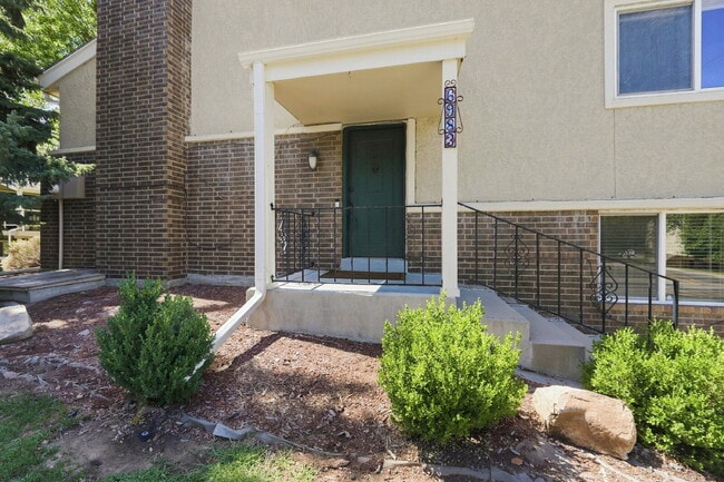 Building Photo - $2,795.95 - 3 Bed, 2 Bath Townhome with 2 Car Garage and Central AC!