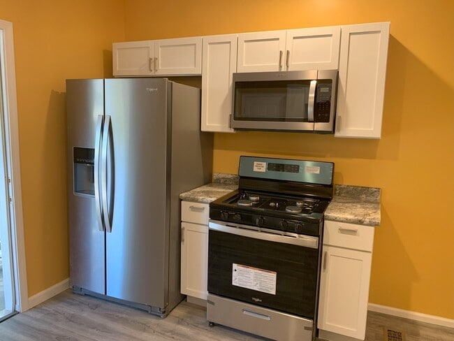 Building Photo - 709 W Illinois St Rental