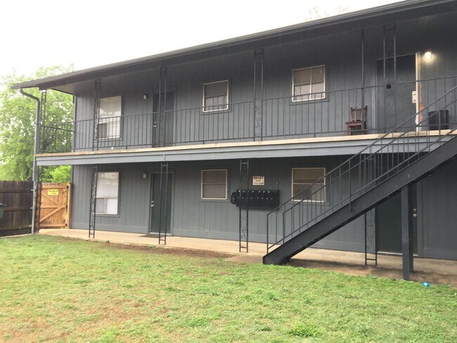 Building Photo - 425 W Avenue C Unit 4