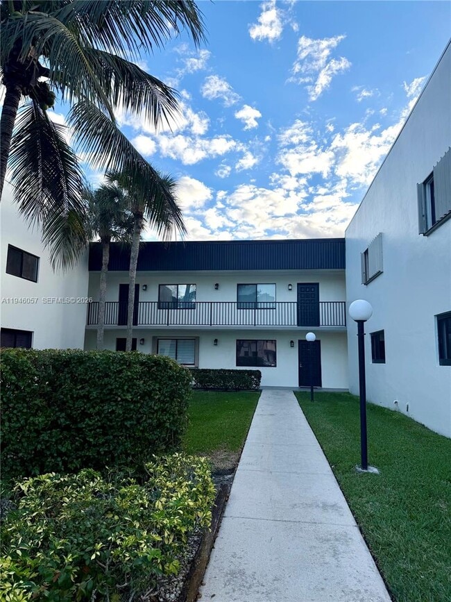 Photo - 9920 NW 68th Pl Unidad 110