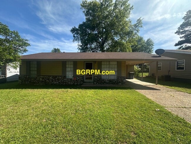 Building Photo - 3 BD 1 BA