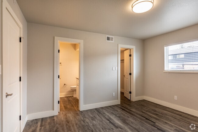 1 BR, 1 BA - 550 Square Feet