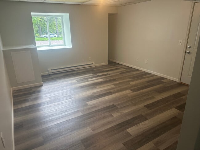 Building Photo - 815 Davis St Rental