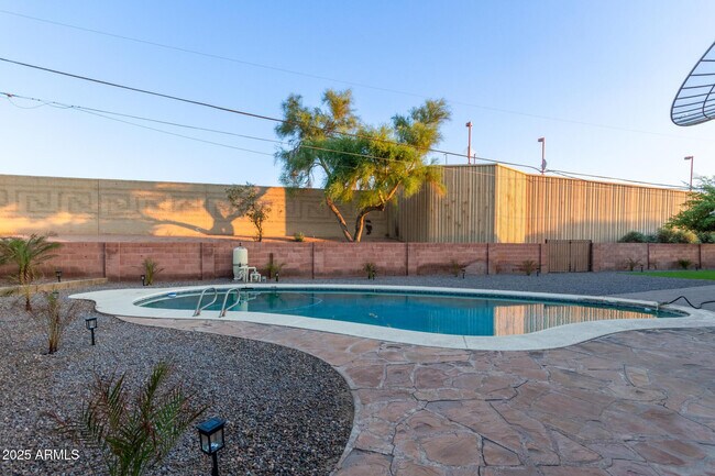 Photo - 319 E Riviera Dr
