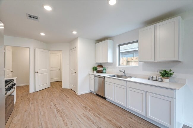 Photo - 17914 Becker Lndg Dr