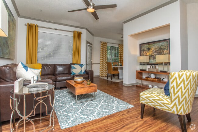 2BR, 2BA - 1091SF