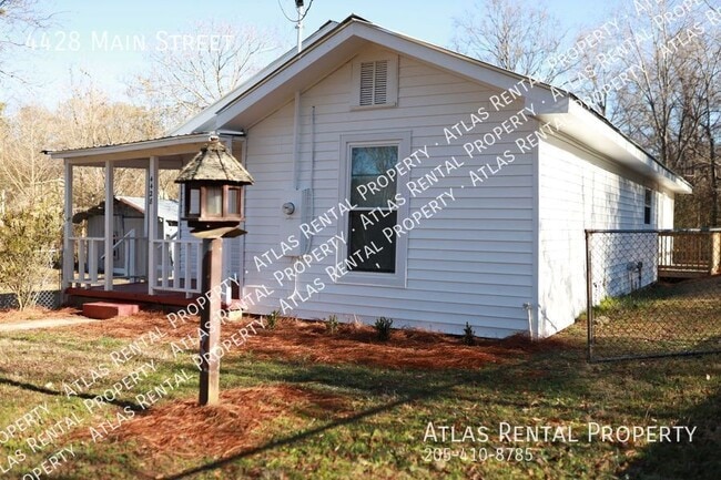 Photo - 4428 Main St