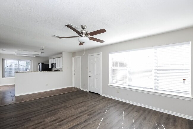 Photo - 720 Finley St