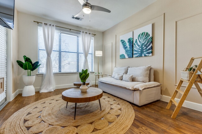 Photo - 1221 Legacy Dr Unidad ID1363562P