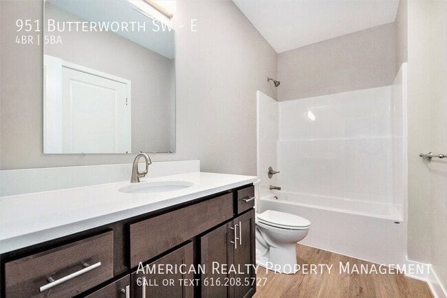 Photo - 951 Butterworth St SW Unidad E