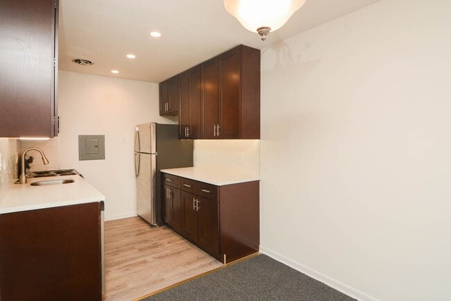 Photo - 520 W Aldine Ave Unit 703