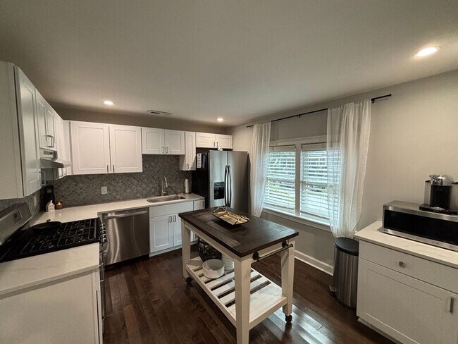 Photo - 1129 Brody Ave