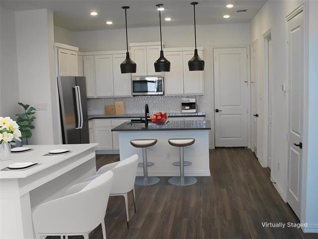 Photo - 7573 Laburnam Rd