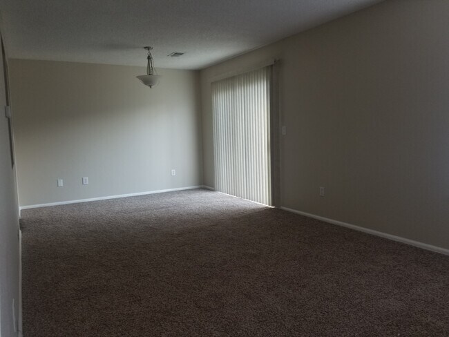 Gran salón - 12527 Elm St