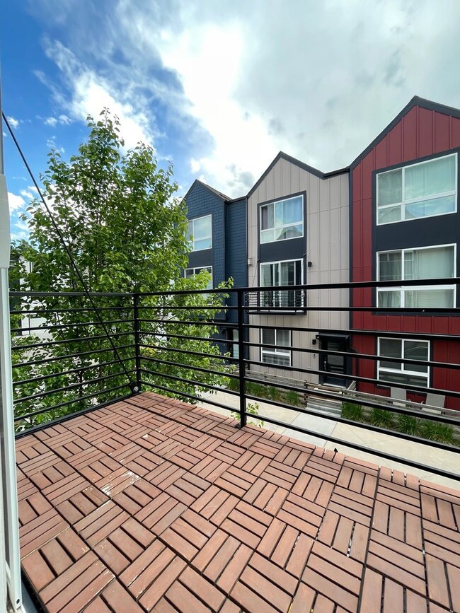 Photo - Lakewood Living Redefined: Stylish Three-Bedroom Townhome in West Line Village!!