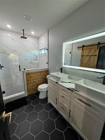 Photo - 401 E Walnut St