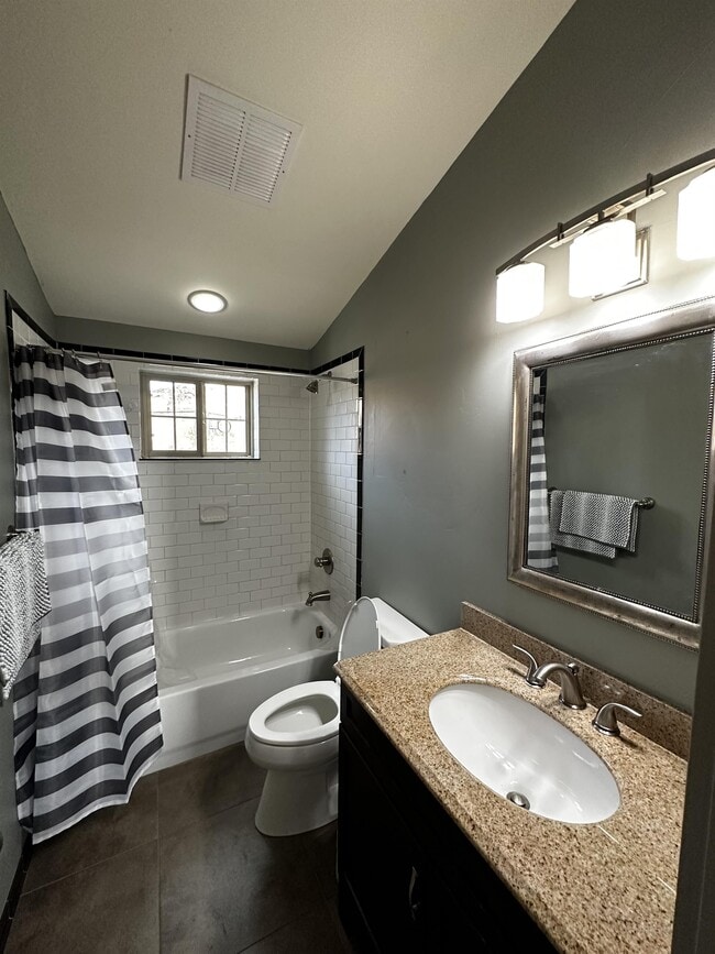 Photo - 129 1/2 W 3rd St