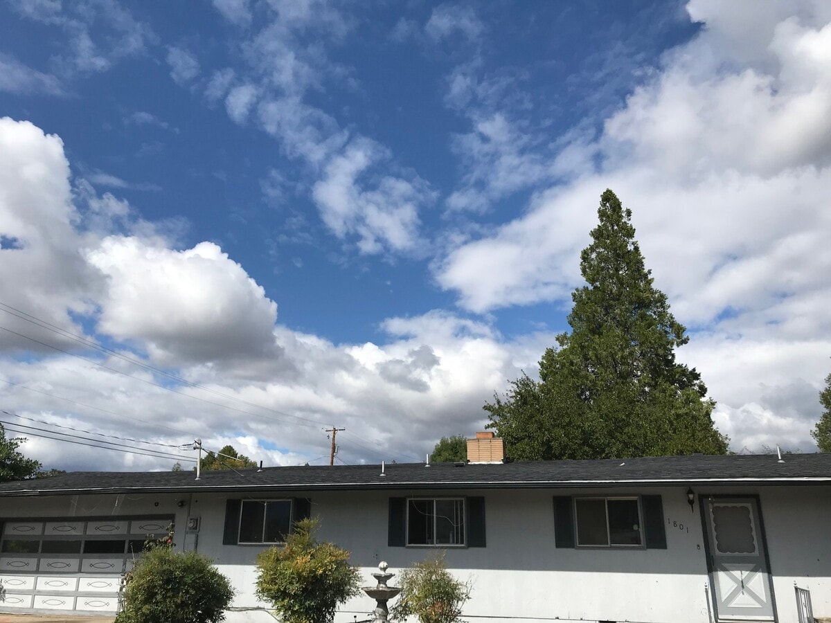 Photo - 1801 Siskiyou Blvd