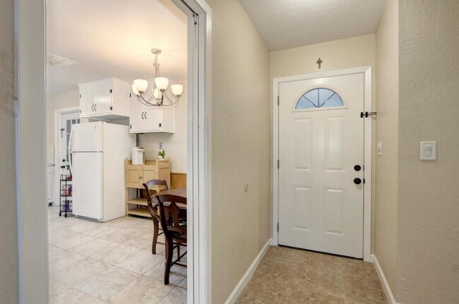 Photo - Beautiful Renovated 3/1 In Sacramento