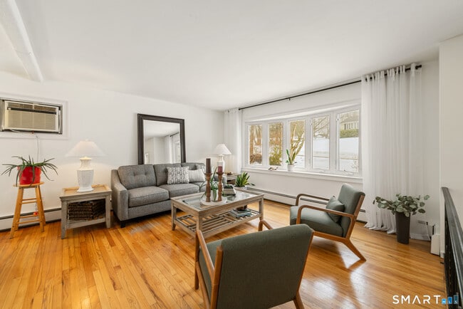 Photo - 16 Cushing Dr