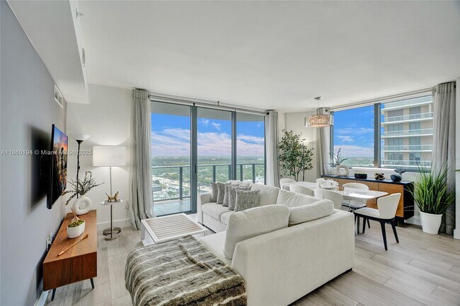 Building Photo - 121 NE 34th St Unit 2809 Rental