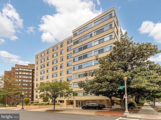 Building Photo - 2401 H St NW Unit 904