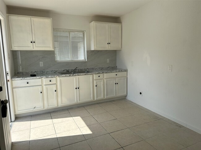 Photo - 3831 Mt Pleasant St