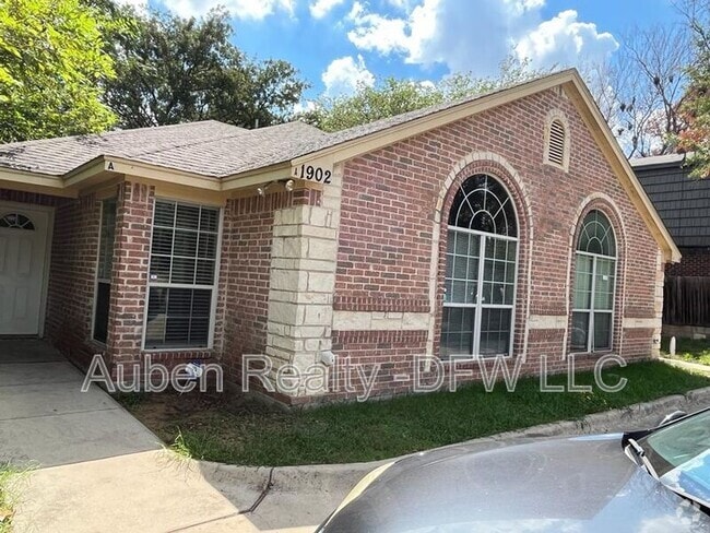 Building Photo - 1902 W Sanford St Unit A Rental