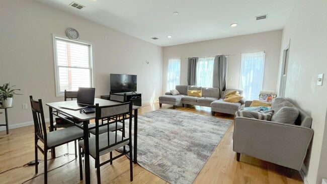 Photo - 56 Laidlaw Ave Unit #2
