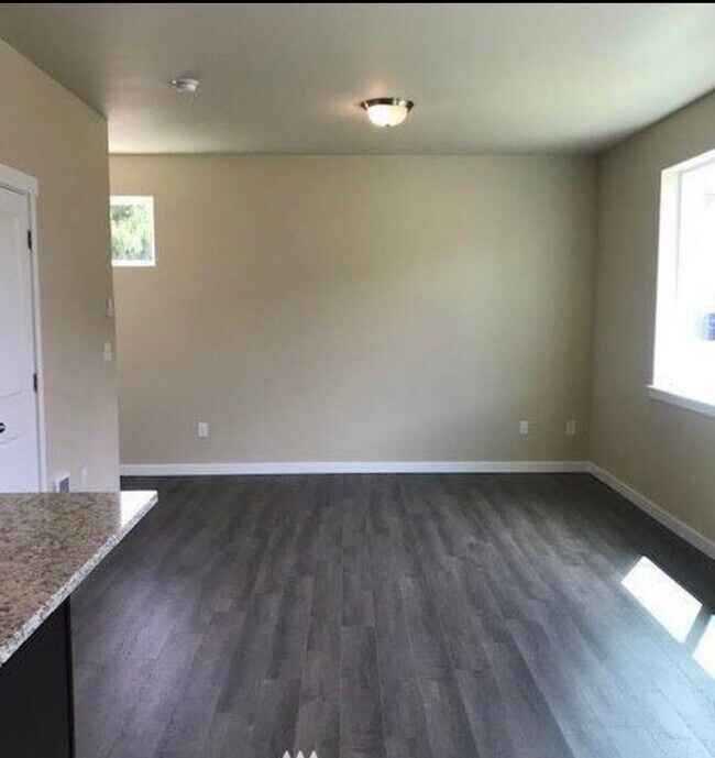 Photo - 1903 Ahlers Ave