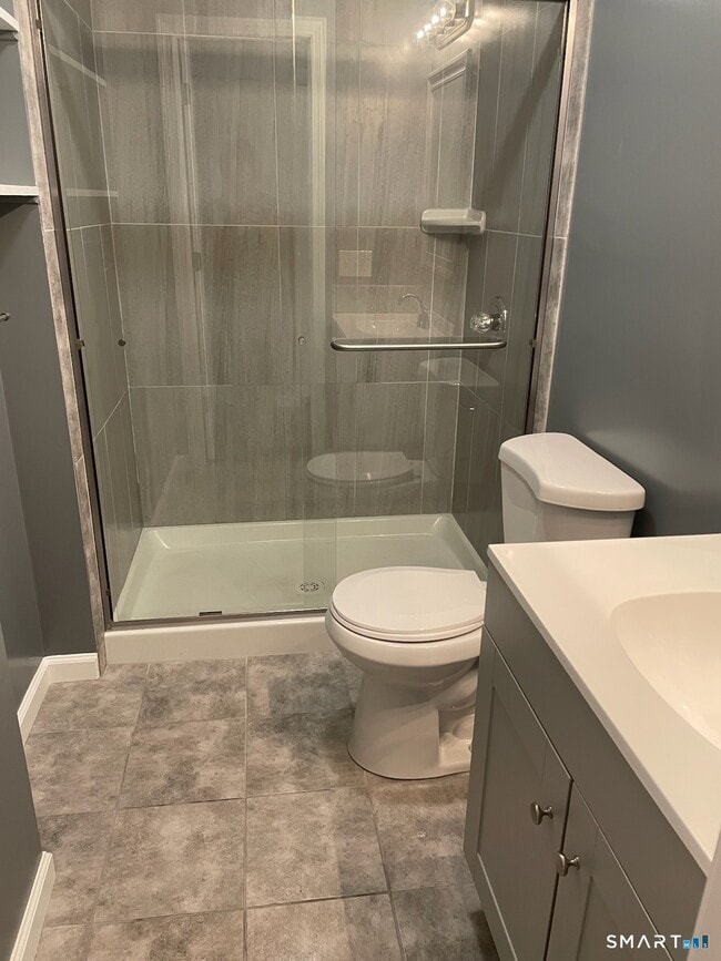 Photo - 563 Howe Ave