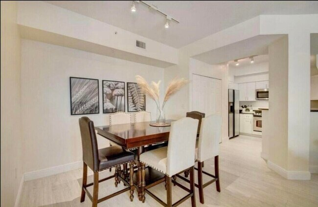 802 W Windward Way Unit 216