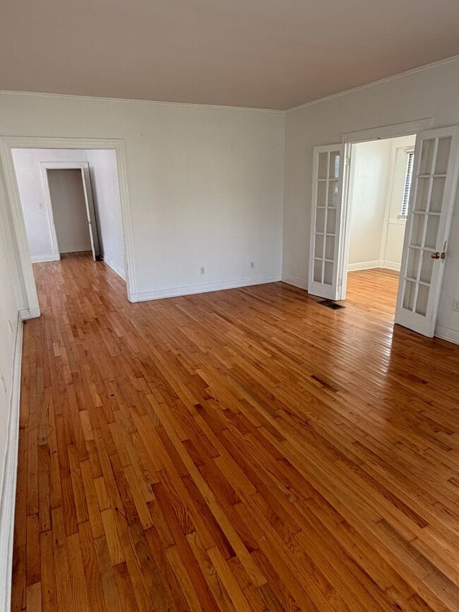 Photo - Large 3BD/2BA House Uptown with Driveway and Fenced Backyard