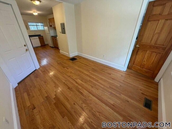 17 Bay St Unit 1R