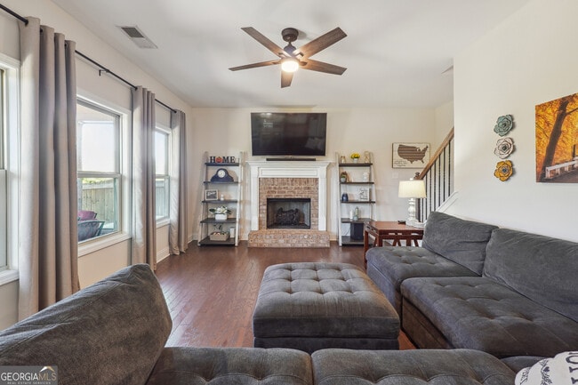 Photo - 160 Cobblestone Trl House