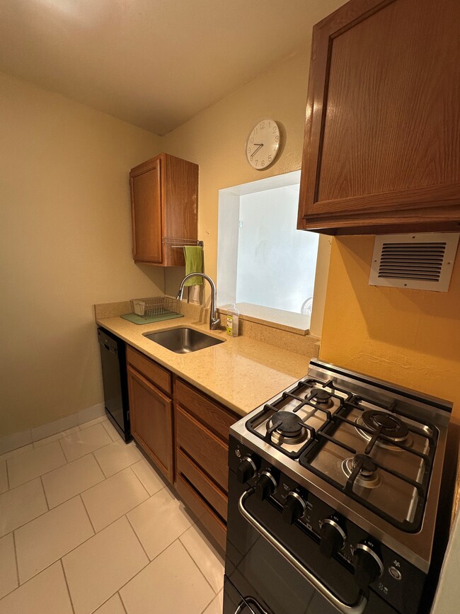 Photo - 1121 Arlington Blvd Unit 1121