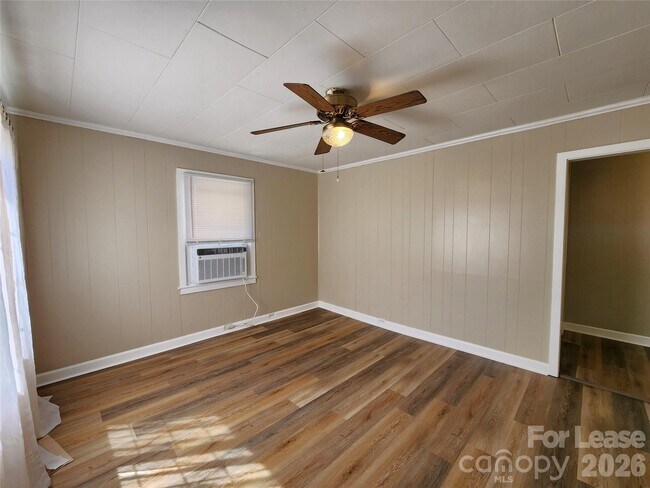 Photo - 1421 Midlake Ave