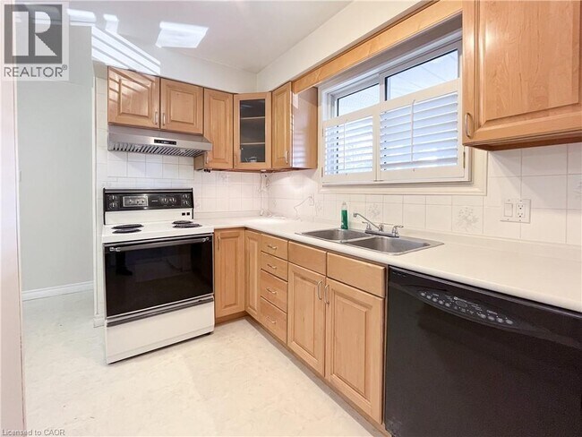 Photo - 514 Fallingbrook Dr